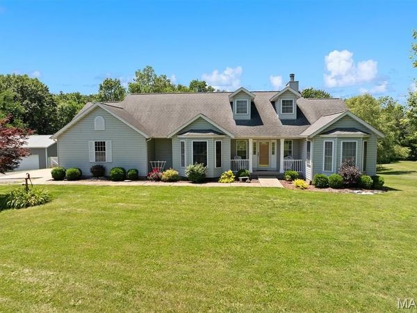 2119 Lakeview Drive, Highland, IL 62249