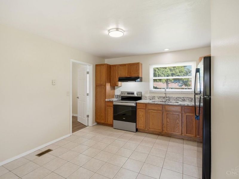 766 Hargrove Way, Forest Park, OH 45240 Photo 8