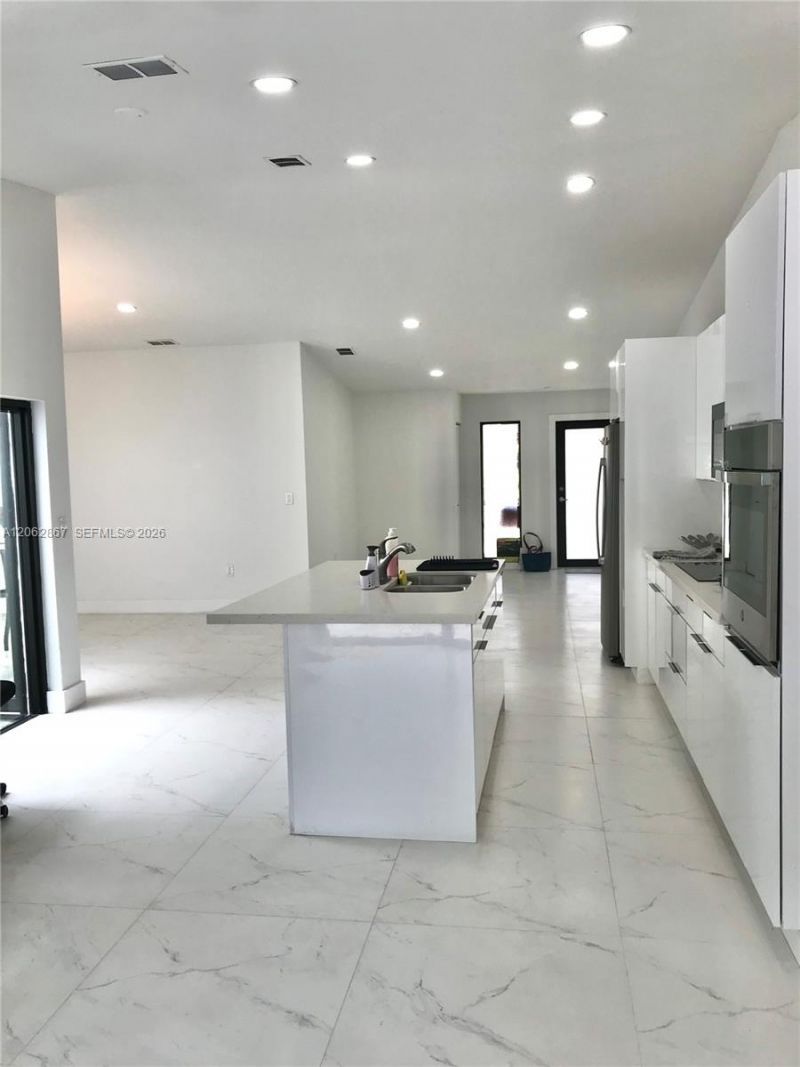 6651 NW 173rd Ln, Unit 6651, Hialeah, FL 33015 Photo