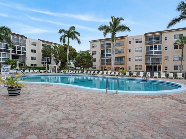 2821 Somerset Dr , Unit 317, Lauderdale Lakes, FL 33311