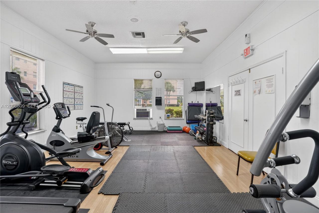 2821 Somerset Dr , Unit 317, Lauderdale Lakes, FL 33311 Photo