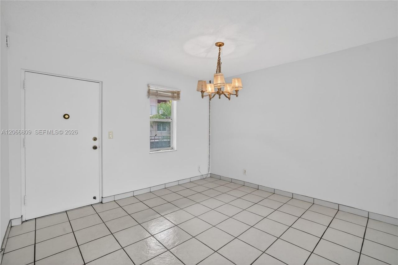 2821 Somerset Dr , Unit 317, Lauderdale Lakes, FL 33311 Photo