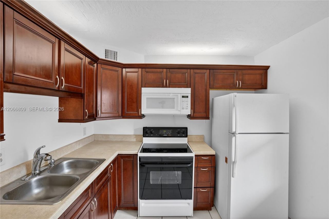 2821 Somerset Dr , Unit 317, Lauderdale Lakes, FL 33311 Photo