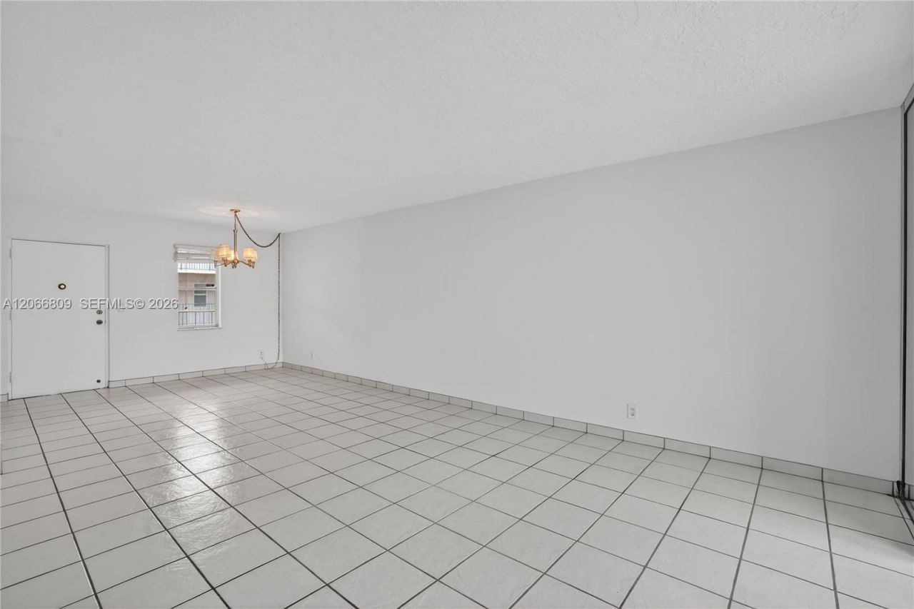 2821 Somerset Dr , Unit 317, Lauderdale Lakes, FL 33311 Photo