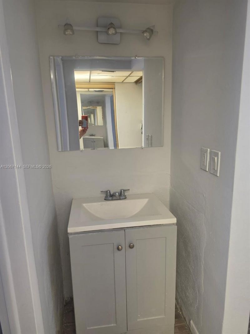 251 NE 187th St, Unit 803, Miami, FL 33179 Photo