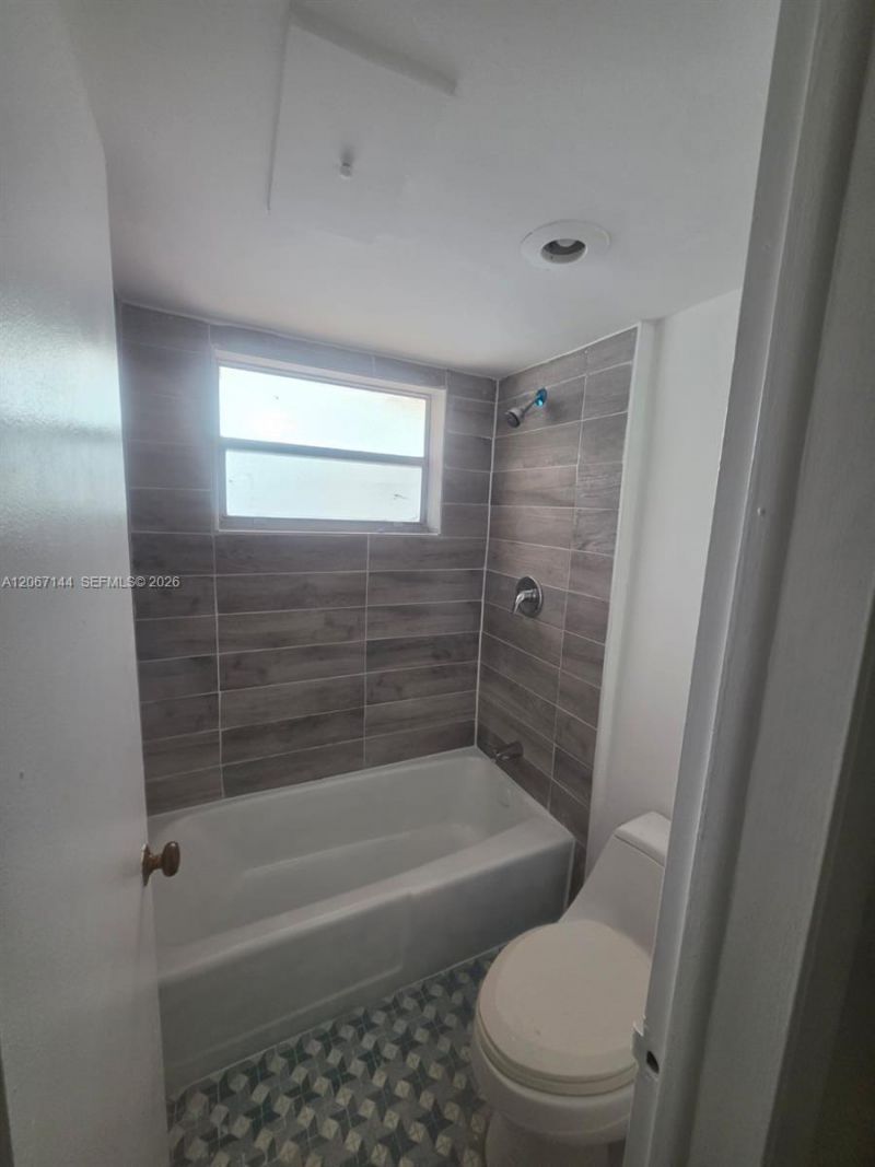 251 NE 187th St, Unit 803, Miami, FL 33179 Photo