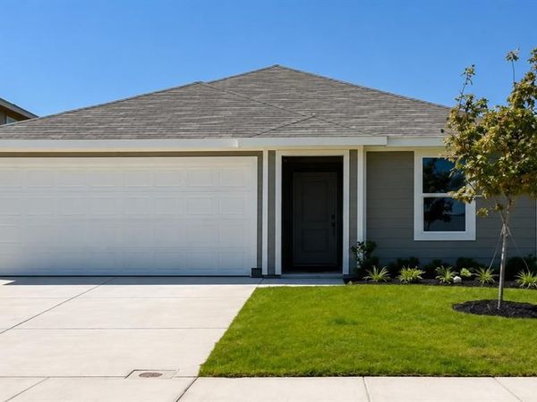 2225 BAKERSFIELD Drive, Fort Worth, TX 76036