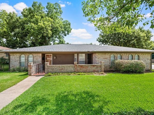 1002 Shady Brook Drive, Grapevine, TX 76051