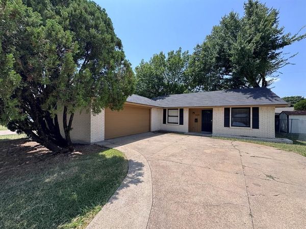 1610 Kingston Drive , Grand Prairie, TX 75051