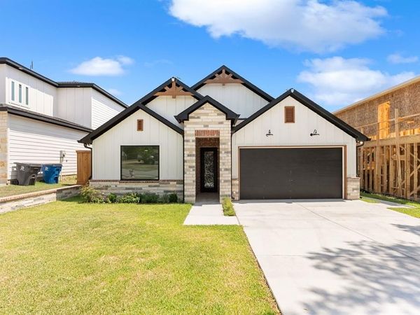 1334 E Kiest Boulevard , Dallas, TX 75216