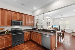 1189 Peterson St. photo 4