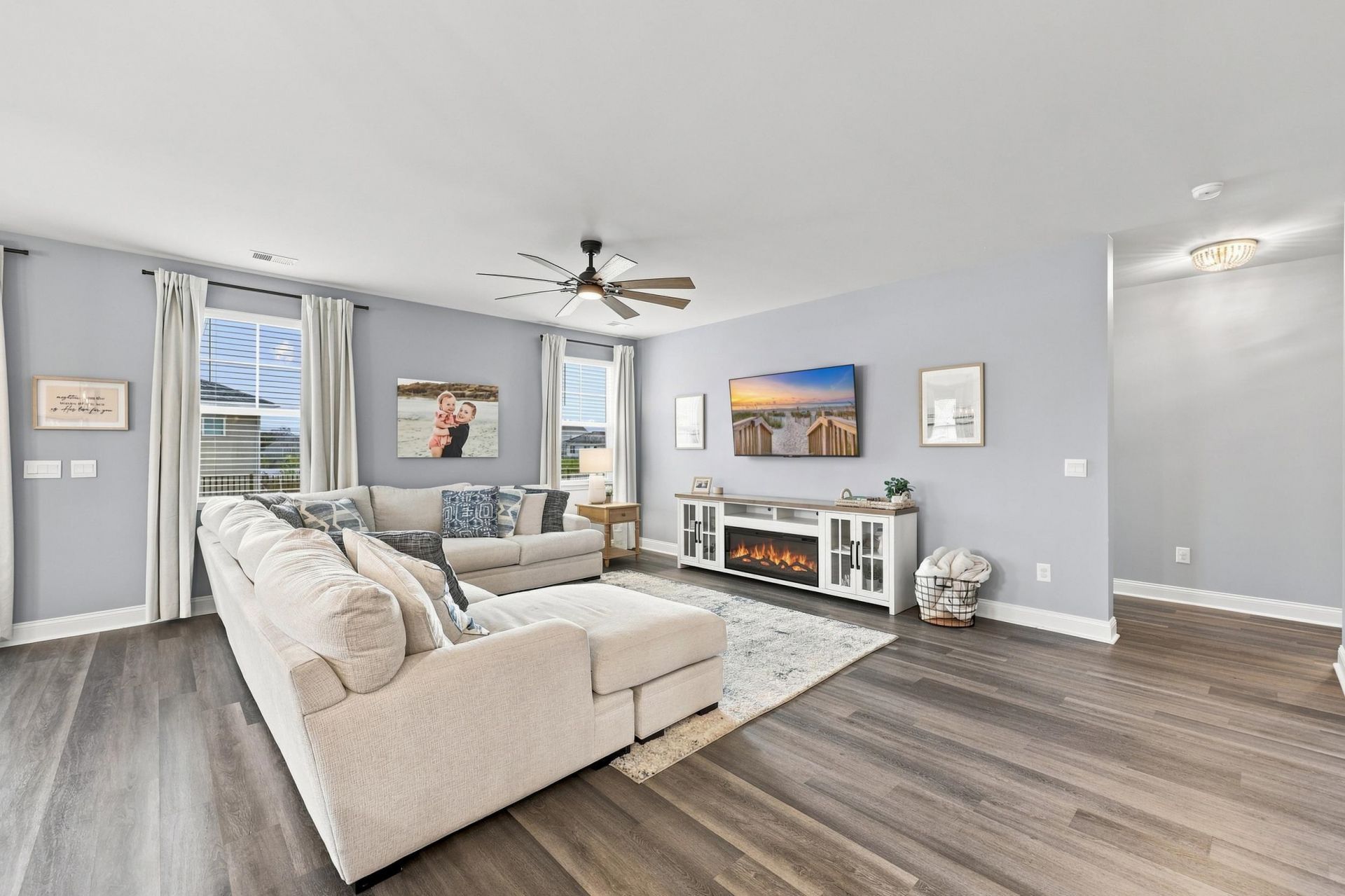 867 Ireland Dr. Photo 10