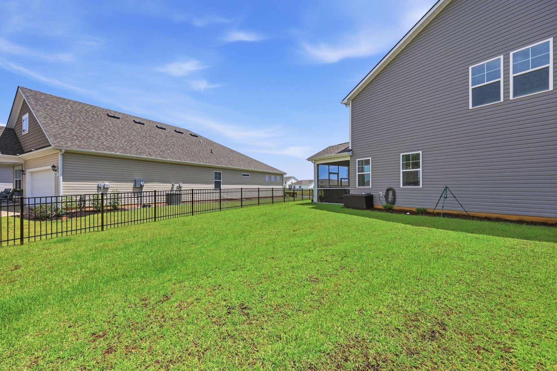 867 Ireland Dr. Photo 27