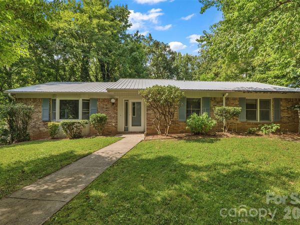 709 Forest Ridge Drive , Hendersonville, NC 28791