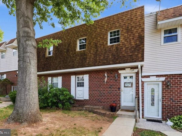 736 VILLAGE LANE , POTTSTOWN, PA 19464