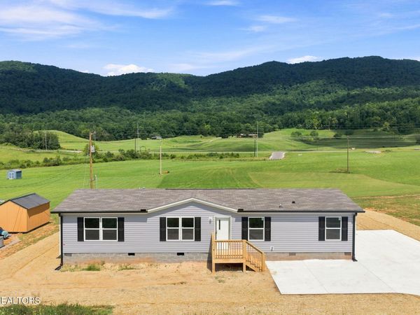 2888 Old Highway 63 , Speedwell, TN 37870
