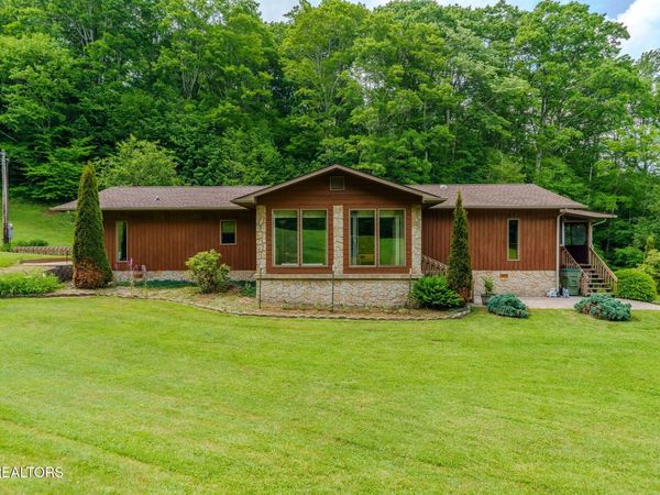 108 Roanwood Rd, Roan Mountain, TN 37687