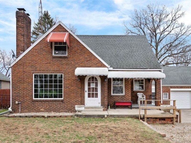 162 Perry Drive NW, Canton, OH 44708 Photo 2