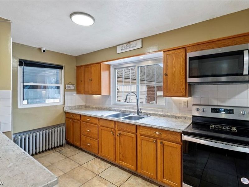 162 Perry Drive NW, Canton, OH 44708 Photo 9