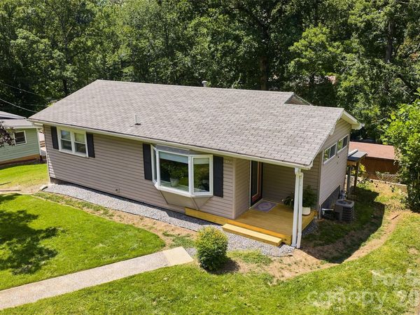 17 Azalea Road , Arden, NC 28704