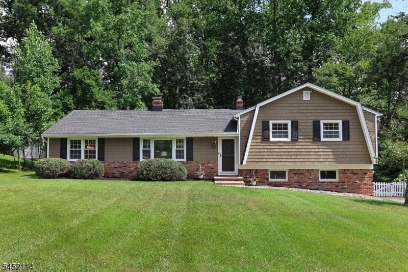 10 Holly Dr, Denville, NJ 07834 Main Photo