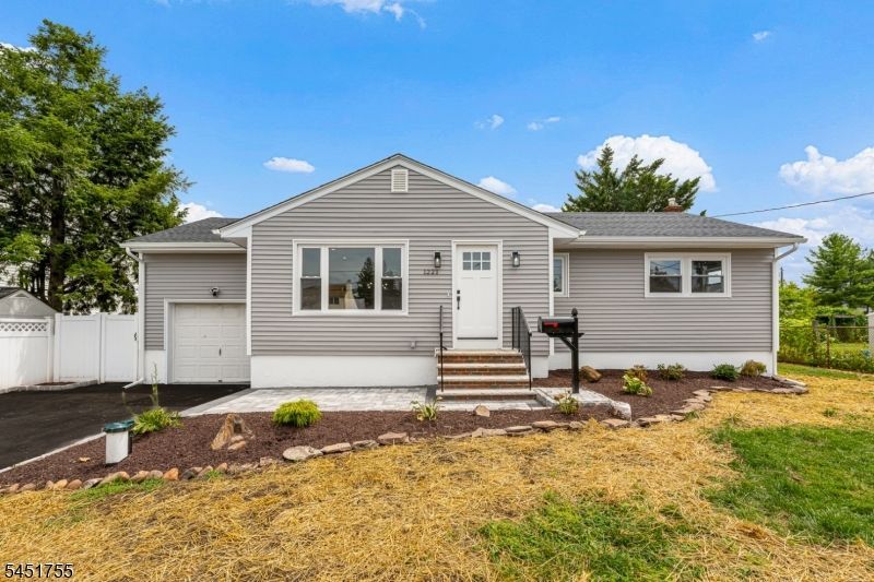 1221 Charter St, Piscataway, NJ 08854 Main Photo