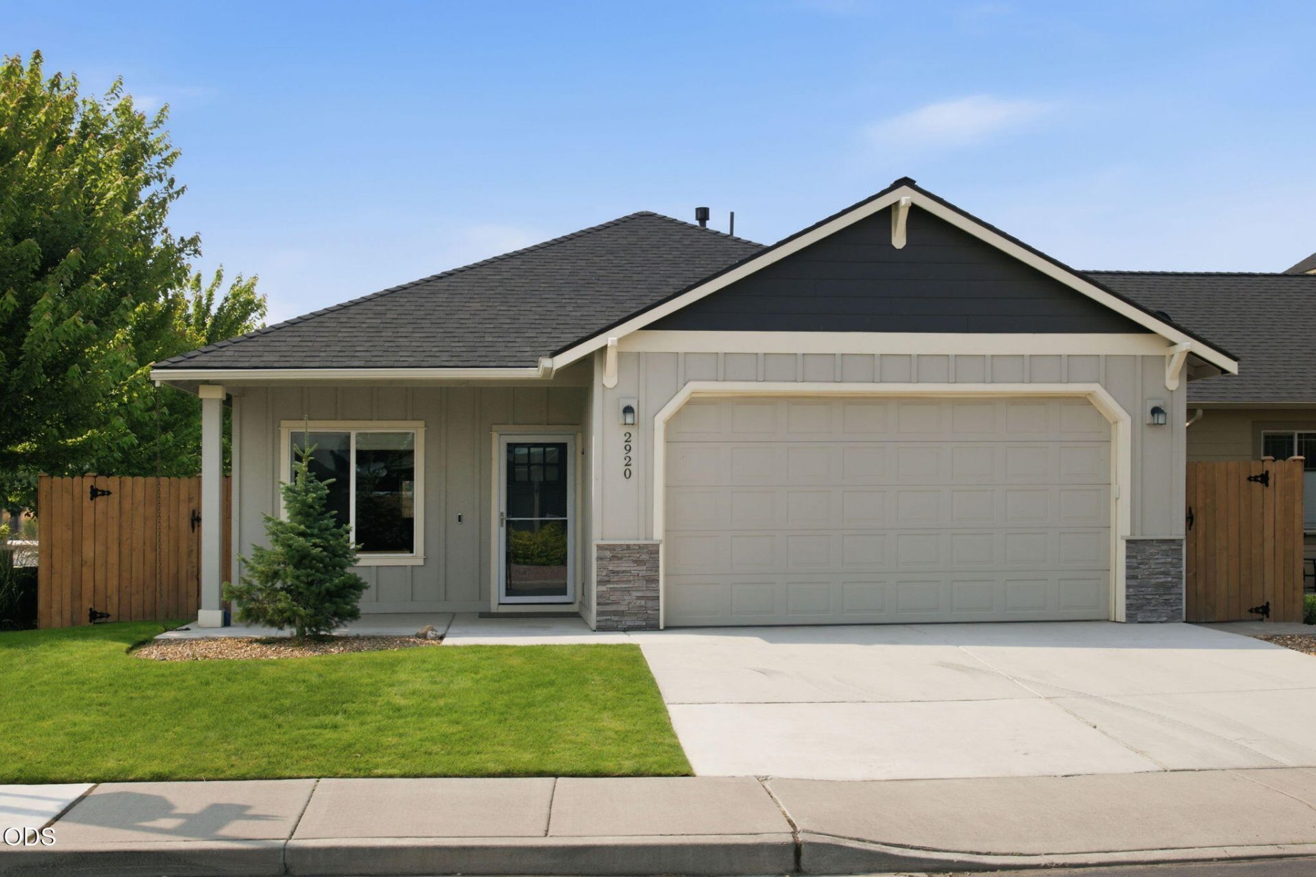 2920 NW Hemlock Lane, Redmond, OR 97756 Main Photo