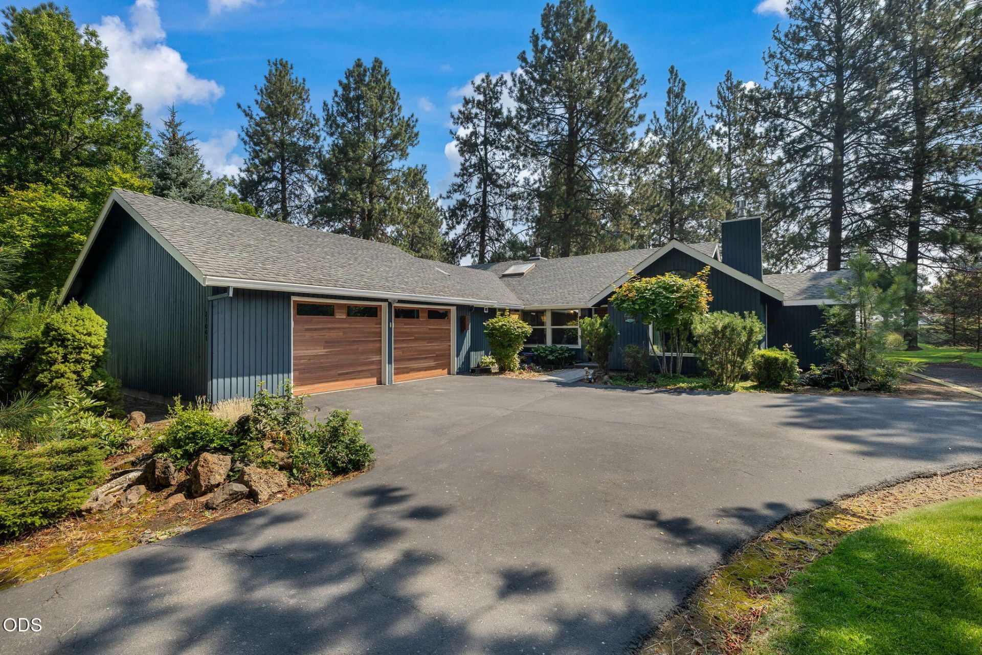 21001 SE King Hezekiah Way, Bend, OR 97702 Main Photo