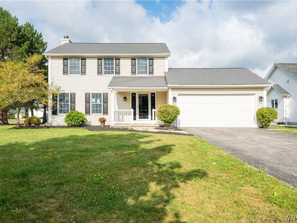 38 Hampton Court, Lancaster, NY 14086