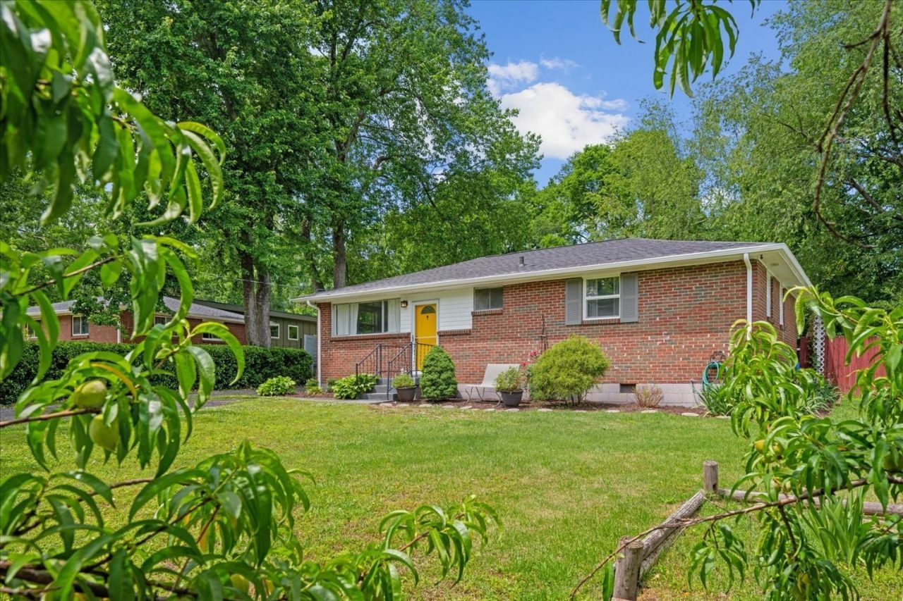 2920 Twin Lawn Dr Nashville, TN 37214