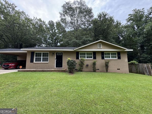 2027 Chestnut Log Drive, Lithia Springs, GA 30122