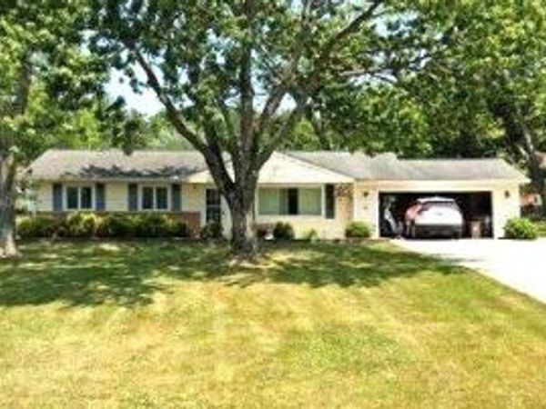 8455 Royalhaven Drive , North Royalton, OH 44133