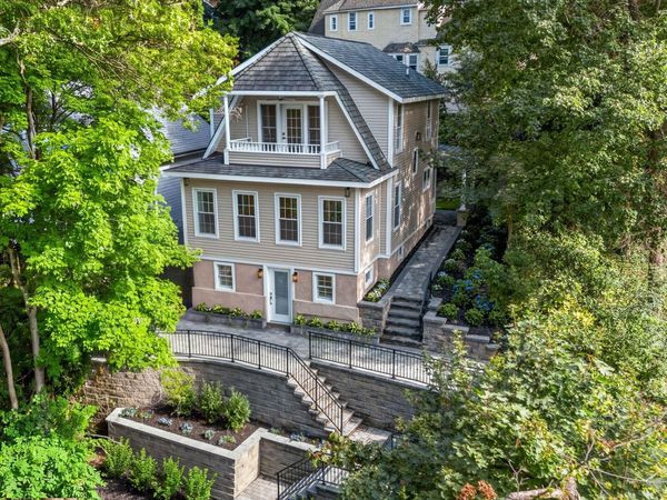 111 Altamont Avenue , Sea Cliff, NY 11579
