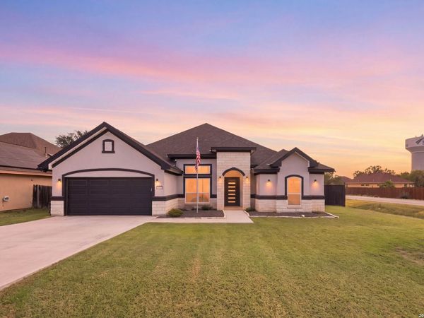 15710 Fair Ln, Selma, TX 78154