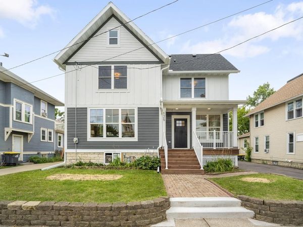 125 E park AVENUE, Waukesha, WI 53186