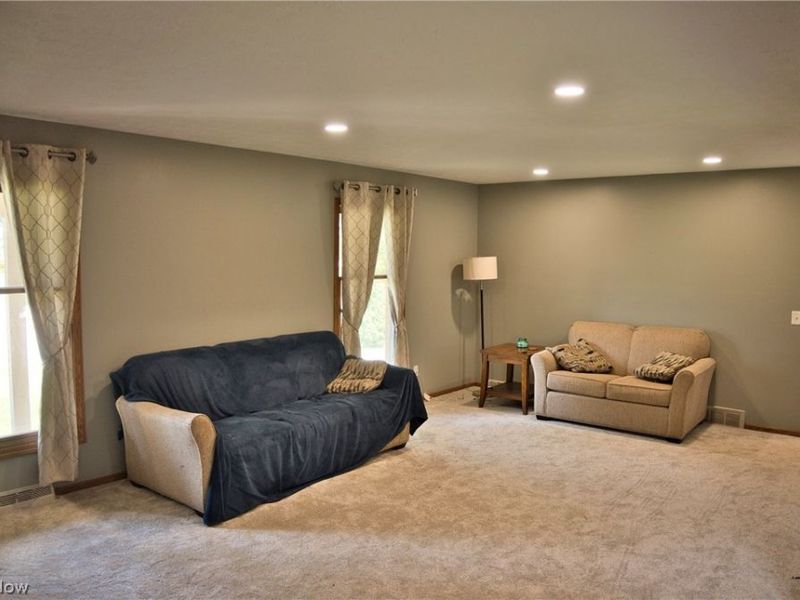 2758 Parkplace Drive , Uniontown, OH 44685 Photo 10
