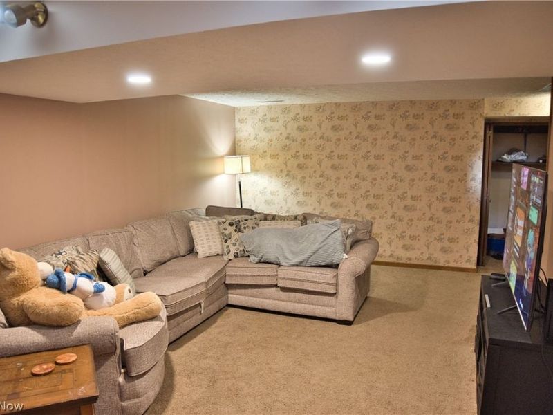 2758 Parkplace Drive , Uniontown, OH 44685 Photo 24