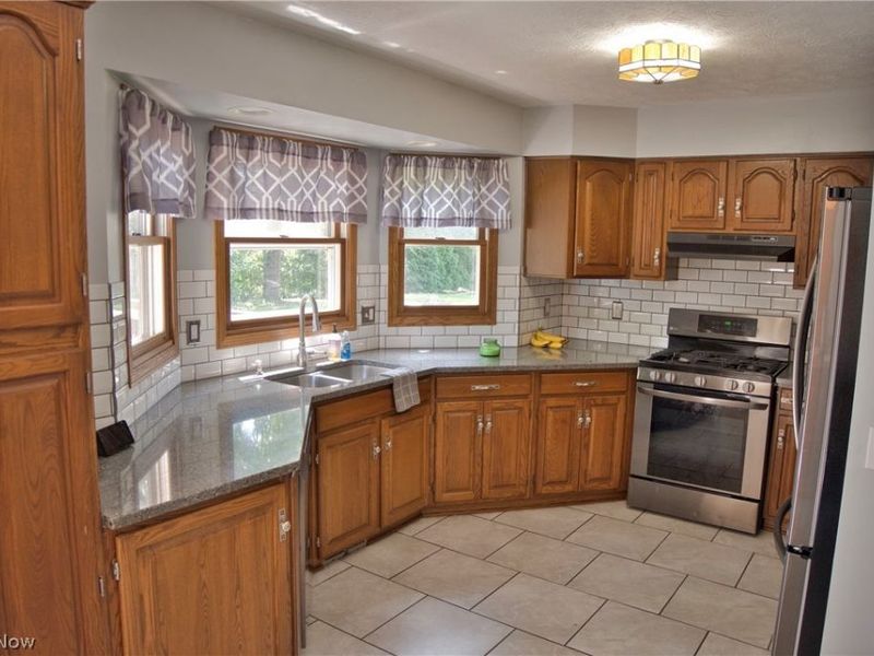 2758 Parkplace Drive , Uniontown, OH 44685 Photo 3