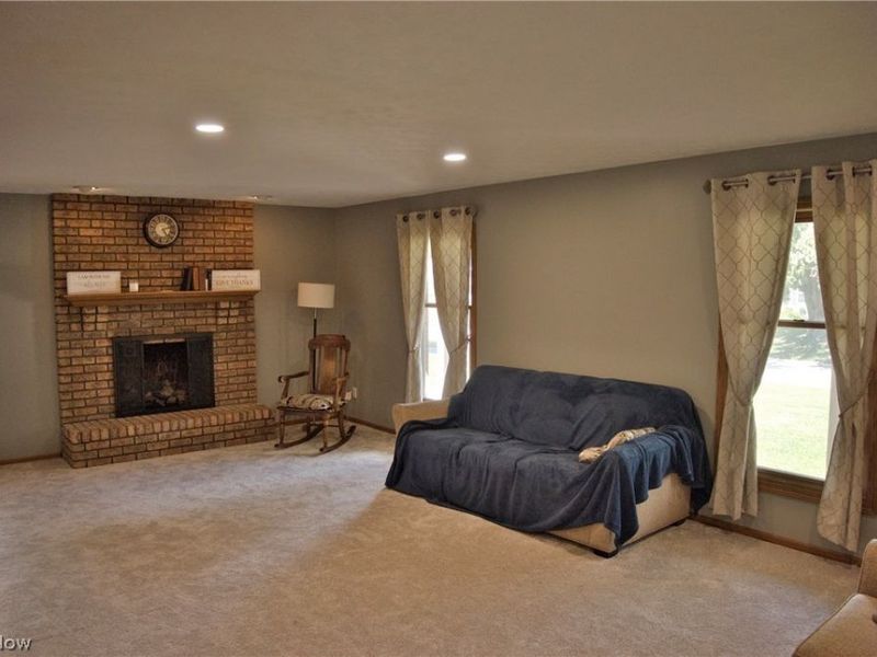 2758 Parkplace Drive , Uniontown, OH 44685 Photo 9