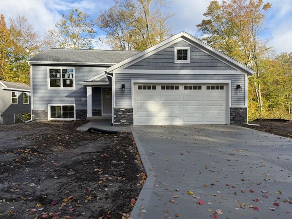 6755 Loggers Rdg Run SE, Caledonia, MI 49316