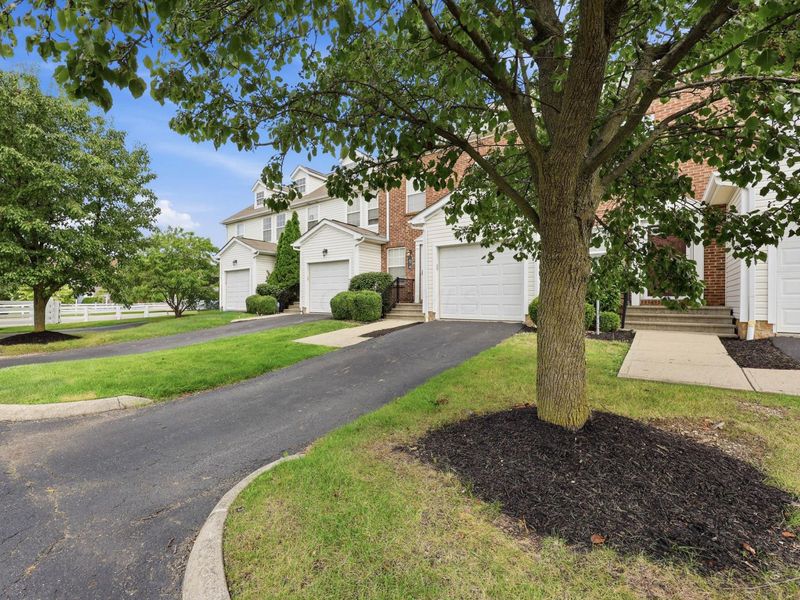 1074 Marsala Avenue , Columbus, OH 43228 Photo 2