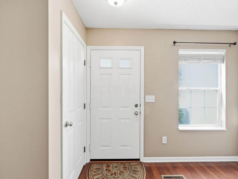 1074 Marsala Avenue , Columbus, OH 43228 Photo 5