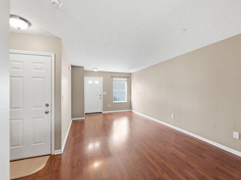 1074 Marsala Avenue , Columbus, OH 43228 Photo 8