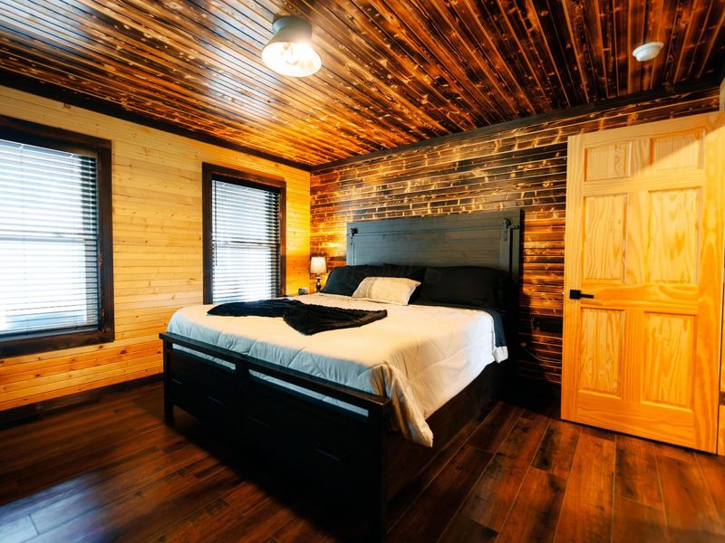12089 Cantwell Cliffs Road , Rockbridge, OH 43149 Photo 9