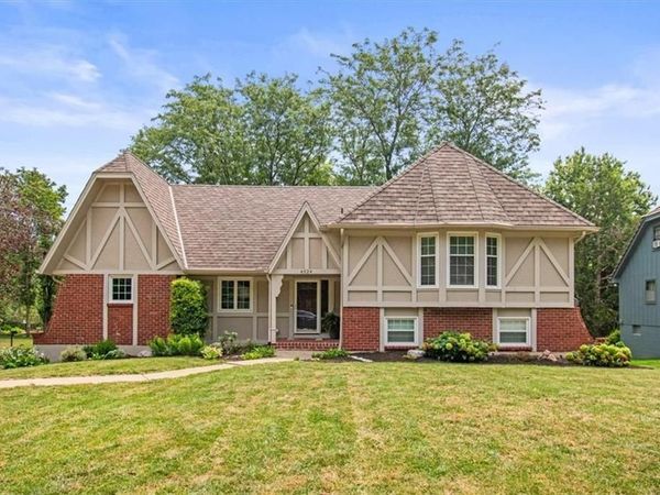 4524 NW Bramble Trail, Lee's Summit, MO 64064