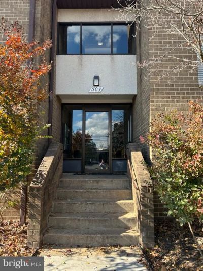 507 Florida Avenue, Unit 103, Herndon, VA 20170 Main Photo