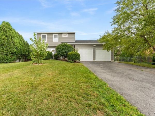 8415 Lace Bark Lane, Liverpool, NY 13090
