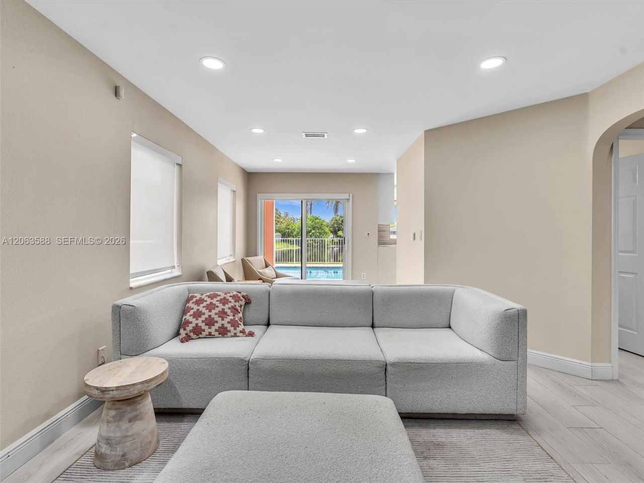 1385 NW 192nd Ter, Pembroke Pines, FL 33029 Photo