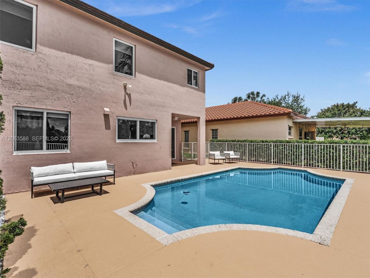 1385 NW 192nd Ter, Pembroke Pines, FL 33029 Photo