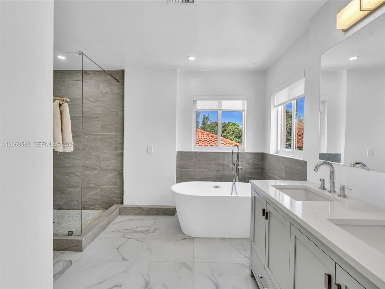 1385 NW 192nd Ter, Pembroke Pines, FL 33029 Photo
